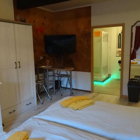 Pension & Gaestehaus Paffrath Grossbrembach Exteriör bild