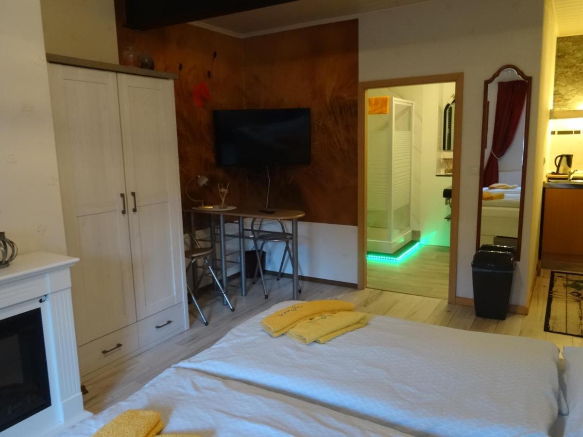 Pension & Gaestehaus Paffrath Grossbrembach Exteriör bild